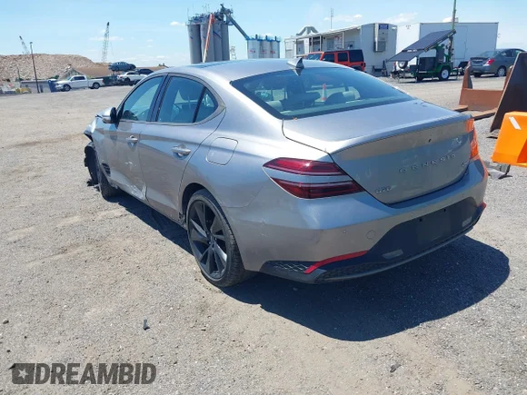 ✅ 2023 Genesis G70 2.0T • VIN: KMTG34TA5PU132239 • Лот: 45284054. Опубликован ранее на IAAI с пробегом 26 184 миль. Бесплатный доступ к архиву аукционных продаж из США и подробный отчёт об истории автомобиля на DreamBid. Изображение 3.