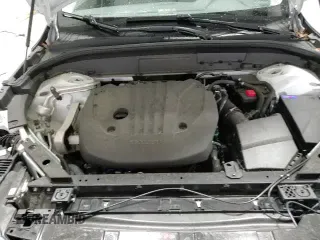 ✅ 2025 Volvo XC60 Plus • VIN: YV4M12RC9S1182962 • Lot: 89471595. Wystawiony na Copart z przebiegiem 10 810 mil. Bezpłatny archiwum sprzedaży aukcyjnych z USA i szczegółowy raport historii pojazdu na DreamBid. Zdjęcie 13.