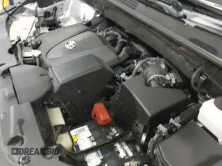 ✅ 2017 Toyota Highlander XLE • VIN: 5TDJZRFH3HS465604 • Lot: 43421333. Listed on IAAI with 93,238 mi. Free auction sales archive from the USA and detailed vehicle history report at DreamBid. Image 19.