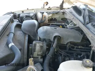 ✅ 2005 Chevrolet Silverado 2500HD LT • VIN: 1GCHC23UX5F811703 • Lot: 43603568. Wystawiony na IAAI z przebiegiem 254 895 mil. Bezpłatny archiwum sprzedaży aukcyjnych z USA i szczegółowy raport historii pojazdu na DreamBid. Zdjęcie 20.