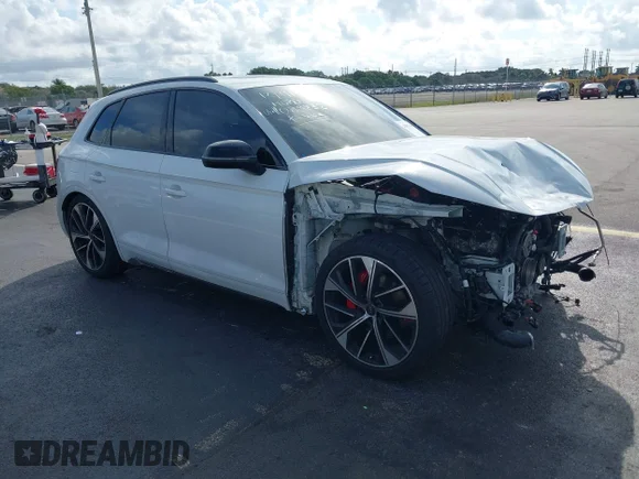 ✅ 2024 Audi SQ5 Premium Plus • VIN: WA1B4AFYXR2089832 • Лот: 43987040. Опубликован ранее на IAAI с пробегом 9 606 миль. Бесплатный доступ к архиву аукционных продаж из США и подробный отчёт об истории автомобиля на DreamBid. Изображение 1.