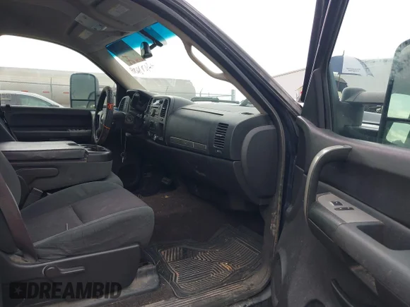 ✅ 2009 Chevrolet Silverado 2500HD LT • VIN: 1GCHK53699F134199 • Lot: 42900808. Wystawiony na IAAI z przebiegiem 269 786 mil. Bezpłatny archiwum sprzedaży aukcyjnych z USA i szczegółowy raport historii pojazdu na DreamBid. Zdjęcie 5.