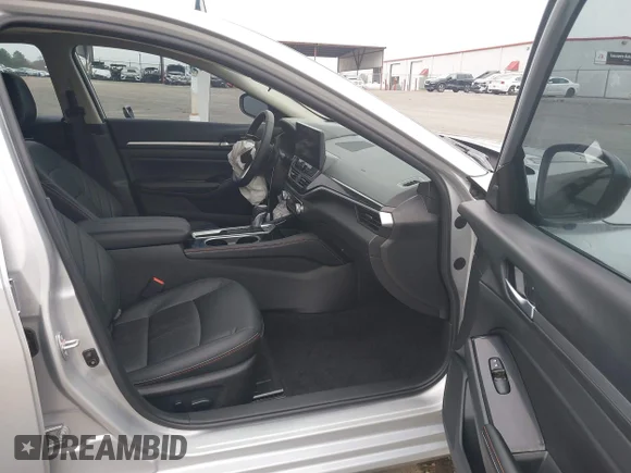 ✅ 2025 Nissan Altima SR • VIN: 1N4BL4CV3SN346408 • Lot: 43588536. Wystawiony na IAAI z przebiegiem 8 524 mil. Bezpłatny archiwum sprzedaży aukcyjnych z USA i szczegółowy raport historii pojazdu na DreamBid. Zdjęcie 5.