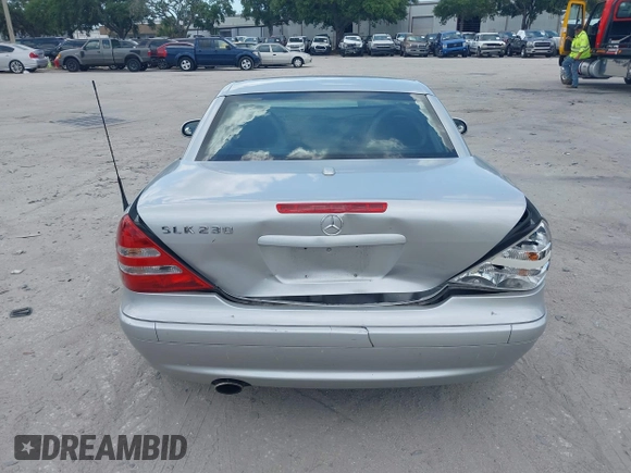 ✅ 2003 Mercedes-Benz SLK 230 Kompressor • VIN: WDBKK49F43F277168 • Lot: 42388576. Wystawiony na IAAI z przebiegiem 68 390 mil. Bezpłatny archiwum sprzedaży aukcyjnych z USA i szczegółowy raport historii pojazdu na DreamBid. Zdjęcie 16.