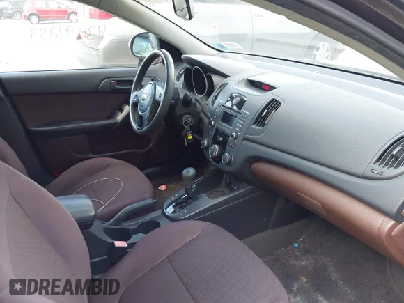 ✅ 2010 Kia Forte EX • VIN: KNAFU4A28A5297347 • Лот: 43091259. Опубликован ранее на IAAI с пробегом 128 248 миль. Бесплатный доступ к архиву аукционных продаж из США и подробный отчёт об истории автомобиля на DreamBid. Изображение 5.