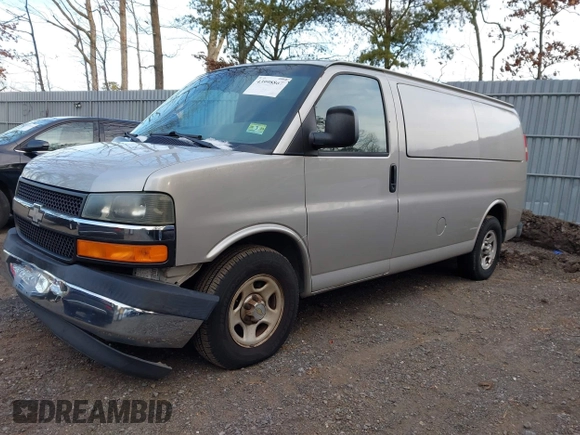 ✅ 2005 Chevrolet Express Cargo • VIN: 1GCFG15T151157133 • Lot: 43998867. Wystawiony na IAAI z przebiegiem 62 943 mil. Bezpłatny archiwum sprzedaży aukcyjnych z USA i szczegółowy raport historii pojazdu na DreamBid. Zdjęcie 6.