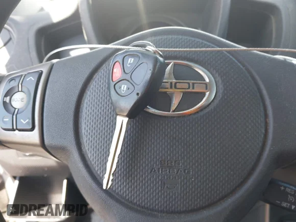 ✅ 2011 Scion xD • VIN: JTKKU4B41B1013494 • Lot: 45381944. Wystawiony na IAAI z przebiegiem 258 654 mil. Bezpłatny archiwum sprzedaży aukcyjnych z USA i szczegółowy raport historii pojazdu na DreamBid. Zdjęcie 11.