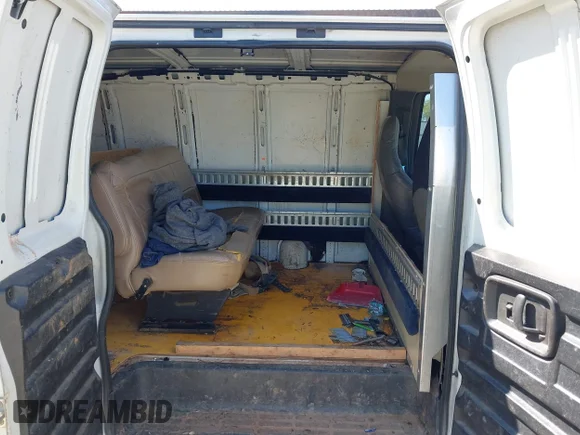 ✅ 2009 Chevrolet Express Cargo • VIN: 1GCGG25C791125061 • Lot: 42131397. Wystawiony na IAAI z przebiegiem 247 397 mil. Bezpłatny archiwum sprzedaży aukcyjnych z USA i szczegółowy raport historii pojazdu na DreamBid. Zdjęcie 8.