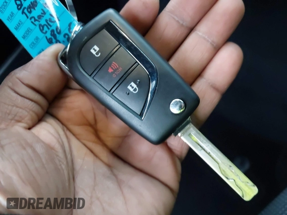 ✅ 2025 Toyota RAV4 LE • VIN: 2T3H1RFV3SW405680 • Лот: 43814239. Опубликован ранее на IAAI с пробегом 4 993 миль. Бесплатный доступ к архиву аукционных продаж из США и подробный отчёт об истории автомобиля на DreamBid. Изображение 11.
