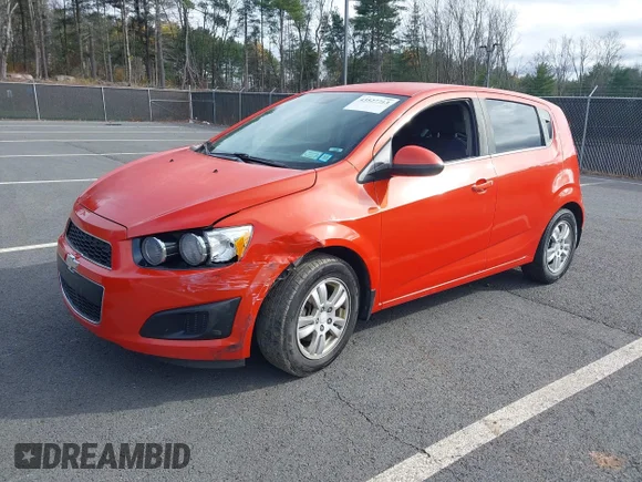 ✅ 2013 Chevrolet Sonic LT • VIN: 1G1JD6SB2D4191275 • Лот: 44439231. Опубліковано раніше на IAAI з пробігом 140 463 миль. Безкоштовний доступ до архіву аукціонних продажів зі США та докладний звіт про історію автомобіля на DreamBid. Зображення 2.