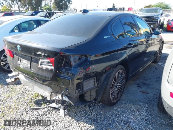 ✅ 2019 BMW 5 Series 530e • VIN: WBAJA9C57KB399703 • Lot: 41219241. Wystawiony na IAAI z przebiegiem 60 875 mil. Bezpłatny archiwum sprzedaży aukcyjnych z USA i szczegółowy raport historii pojazdu na DreamBid. Zdjęcie 4.