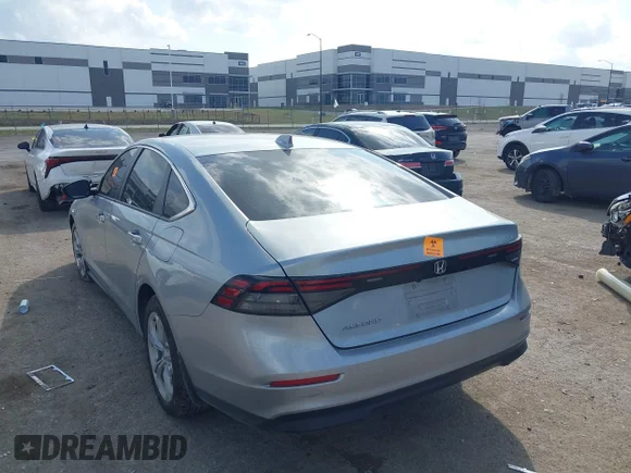 ✅ 2024 Honda Accord LX • VIN: 1HGCY1F27RA021165 • Lot: 44525324. Wystawiony na IAAI z przebiegiem Nie podano. Bezpłatny archiwum sprzedaży aukcyjnych z USA i szczegółowy raport historii pojazdu na DreamBid. Zdjęcie 3.