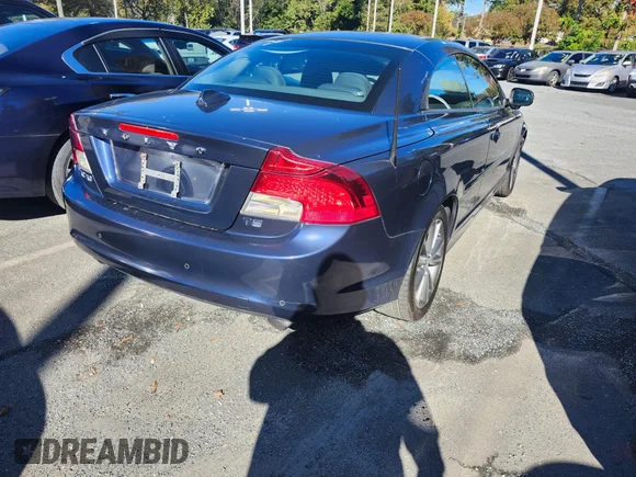 ✅ 2012 Volvo C70 T5 • VIN: YV1672MC0CJ127281 • Лот: 43638566. Опубліковано раніше на IAAI з пробігом 165 582 миль. Безкоштовний доступ до архіву аукціонних продажів зі США та докладний звіт про історію автомобіля на DreamBid. Зображення 4.