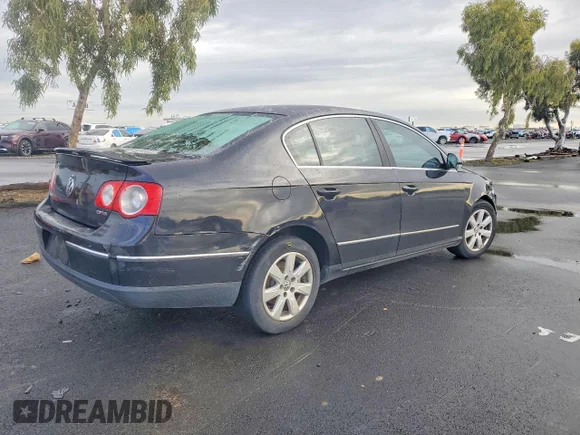 ✅ 2008 Volkswagen Passat Turbo • VIN: WVWJK73C78P072992 • Lot: 77800885. Wystawiony na Copart z przebiegiem 169 596 mil. Bezpłatny archiwum sprzedaży aukcyjnych z USA i szczegółowy raport historii pojazdu na DreamBid. Zdjęcie 3.