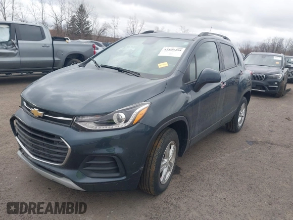 ✅ 2022 Chevrolet Trax LT • VIN: KL7CJPSM0NB528679 • Lot: 43805498. Wystawiony na IAAI z przebiegiem 27 865 mil. Bezpłatny archiwum sprzedaży aukcyjnych z USA i szczegółowy raport historii pojazdu na DreamBid. Zdjęcie 2.