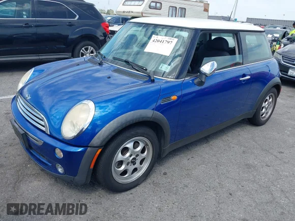 ✅ 2005 MINI Hardtop • VIN: WMWRC33585TJ69273 • Лот: 42041797. Опубликован ранее на IAAI с пробегом 150 983 миль. Бесплатный доступ к архиву аукционных продаж из США и подробный отчёт об истории автомобиля на DreamBid. Изображение 2.