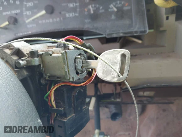 ✅ 1998 Chevrolet Silverado 1500 • VIN: 2GCEC19MXW1121737 • Лот: 44460197. Опубліковано раніше на IAAI з пробігом 173 721 миль. Безкоштовний доступ до архіву аукціонних продажів зі США та докладний звіт про історію автомобіля на DreamBid. Зображення 11.