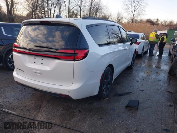✅ 2024 Chrysler Pacifica Touring L • VIN: 2C4RC1BGXRR117294 • Lot: 43910461. Wystawiony na IAAI z przebiegiem 13 444 mil. Bezpłatny archiwum sprzedaży aukcyjnych z USA i szczegółowy raport historii pojazdu na DreamBid. Zdjęcie 4.