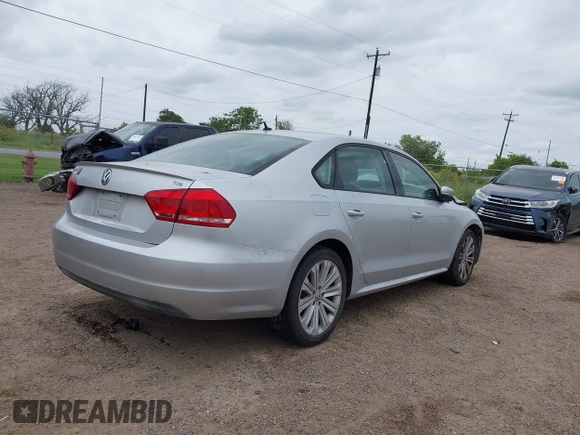 ✅ 2014 Volkswagen Passat S • VIN: 1VWAS7A38EC096804 • Lot: 45022840. Wystawiony na IAAI z przebiegiem 119 482 mil. Bezpłatny archiwum sprzedaży aukcyjnych z USA i szczegółowy raport historii pojazdu na DreamBid. Zdjęcie 4.