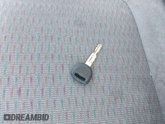 ✅ 2002 Kia Rio • VIN: KNADC163X26095261 • Лот: 42618478. Опубліковано раніше на IAAI з пробігом 241 160 миль. Безкоштовний доступ до архіву аукціонних продажів зі США та докладний звіт про історію автомобіля на DreamBid. Зображення 11.