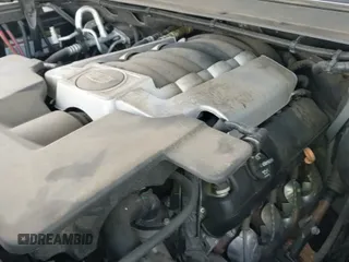 ✅ 2020 Cadillac Escalade Standard • VIN: 1GYS3AKJ2LR159141 • Lot: 43108887. Wystawiony na IAAI z przebiegiem 151 019 mil. Bezpłatny archiwum sprzedaży aukcyjnych z USA i szczegółowy raport historii pojazdu na DreamBid. Zdjęcie 19.