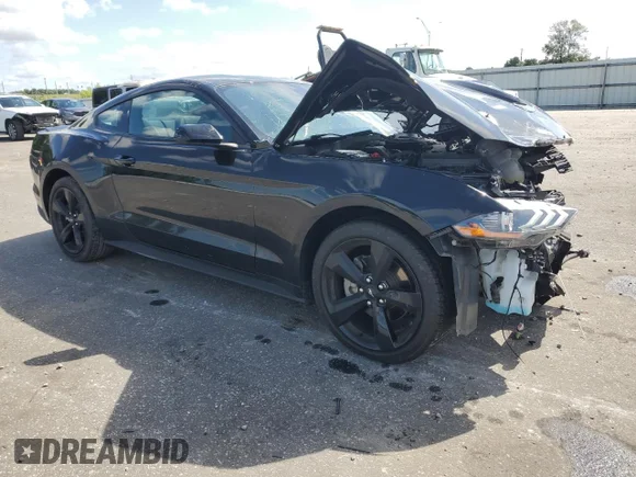 ✅ 2022 Ford Mustang EcoBoost • VIN: 1FA6P8TH6N5130466 • Lot: 70589354. Wystawiony na Copart z przebiegiem 22 396 mil. Bezpłatny archiwum sprzedaży aukcyjnych z USA i szczegółowy raport historii pojazdu na DreamBid. Zdjęcie 4.