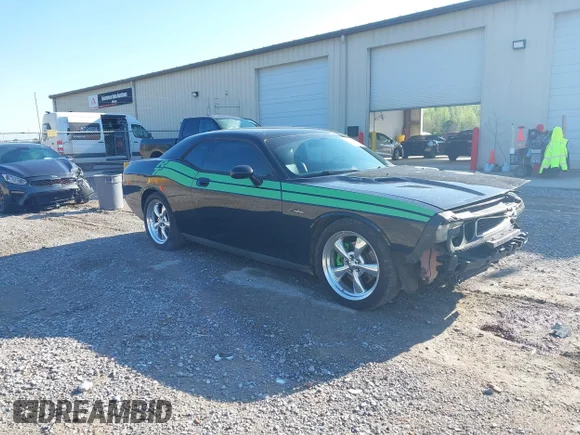 ✅ 2009 Dodge Challenger R/T • VIN: 2B3LJ54T09H636083 • Lot: 42016878. Wystawiony na IAAI z przebiegiem 183 065 mil. Bezpłatny archiwum sprzedaży aukcyjnych z USA i szczegółowy raport historii pojazdu na DreamBid. Zdjęcie 1.