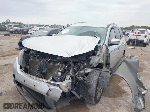 ✅ 2019 Nissan Pathfinder S • VIN: 5N1DR2MN1KC596872 • Lot: 44752132. Wystawiony na IAAI z przebiegiem 114 841 mil. Bezpłatny archiwum sprzedaży aukcyjnych z USA i szczegółowy raport historii pojazdu na DreamBid. Zdjęcie 2.