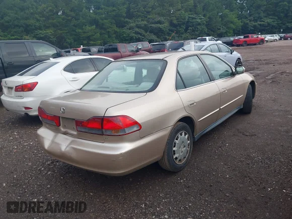 ✅ 2002 Honda Accord LX • VIN: 1HGCG55462A108462 • Lot: 42515819. Wystawiony na IAAI z przebiegiem 260 945 mil. Bezpłatny archiwum sprzedaży aukcyjnych z USA i szczegółowy raport historii pojazdu na DreamBid. Zdjęcie 4.