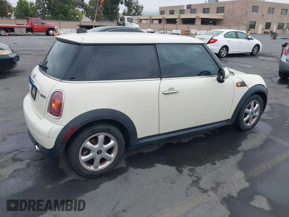 ✅ 2010 MINI Hardtop • VIN: WMWMF3C54ATZ62663 • Лот: 43159218. Опубликован ранее на IAAI с пробегом 112 771 миль. Бесплатный доступ к архиву аукционных продаж из США и подробный отчёт об истории автомобиля на DreamBid. Изображение 4.