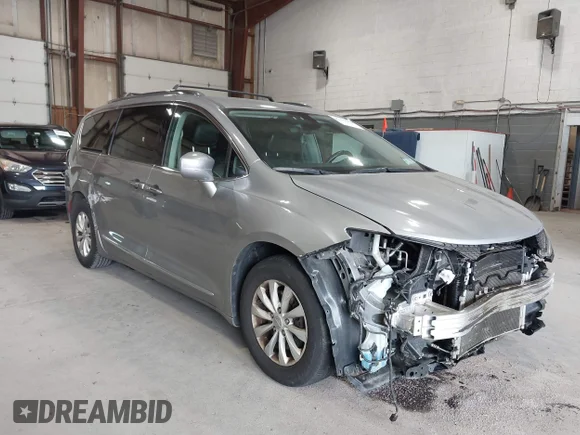 ✅ 2018 Chrysler Pacifica Touring L • VIN: 2C4RC1BG4JR306785 • Lot: 45379460. Listed on IAAI with 100,702 mi. Free auction sales archive from the USA and detailed vehicle history report at DreamBid. Image 1.