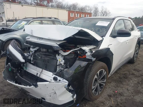 ✅ 2024 Toyota bZ4X XLE • VIN: JTMABACA1RA078061 • Lot: 43605333. Wystawiony na IAAI z przebiegiem 10 276 mil. Bezpłatny archiwum sprzedaży aukcyjnych z USA i szczegółowy raport historii pojazdu na DreamBid. Zdjęcie 2.