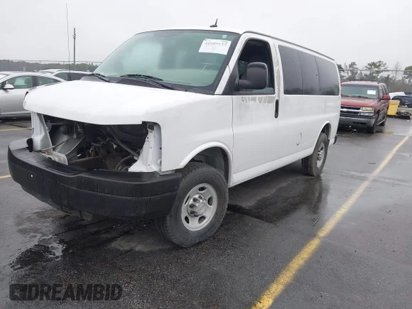 ✅ 2012 Chevrolet Express Passenger 1LS • VIN: 1GAWGPFA1C1141620 • Лот: 41609123. Опубліковано раніше на IAAI з пробігом 32 890 миль. Безкоштовний доступ до архіву аукціонних продажів зі США та докладний звіт про історію автомобіля на DreamBid. Зображення 2.