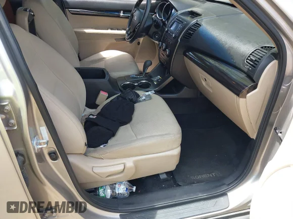 ✅ 2013 Kia Sorento LX • VIN: 5XYKT4A63DG374693 • Lot: 45303095. Wystawiony na IAAI z przebiegiem 131 336 mil. Bezpłatny archiwum sprzedaży aukcyjnych z USA i szczegółowy raport historii pojazdu na DreamBid. Zdjęcie 5.