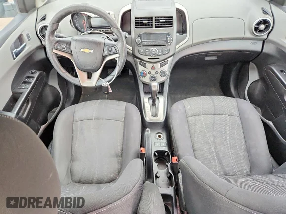 ✅ 2014 Chevrolet Sonic LT • VIN: 1G1JC5SH3E4172298 • Лот: 99391005. Опубліковано раніше на Copart з пробігом 109 724 миль. Безкоштовний доступ до архіву аукціонних продажів зі США та докладний звіт про історію автомобіля на DreamBid. Зображення 8.