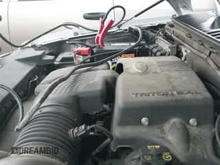 ✅ 2003 Ford Expedition Special Service • VIN: 1FMPU16L73LC08711 • Lot: 42170698. Wystawiony na IAAI z przebiegiem 217 078 mil. Bezpłatny archiwum sprzedaży aukcyjnych z USA i szczegółowy raport historii pojazdu na DreamBid. Zdjęcie 12.