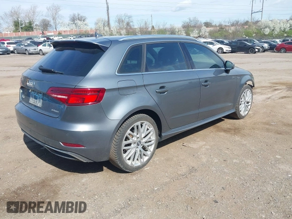 ✅ 2018 Audi A3 Prestige • VIN: WAUSPBFFXJA068052 • Lot: 44753910. Wystawiony na IAAI z przebiegiem 71 964 mil. Bezpłatny archiwum sprzedaży aukcyjnych z USA i szczegółowy raport historii pojazdu na DreamBid. Zdjęcie 4.