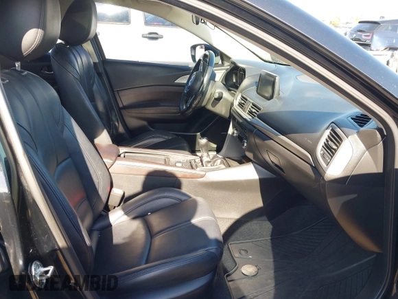 ✅ 2018 Mazda 3 Touring • VIN: JM1BN1L3XJ1160601 • Lot: 44902506. Wystawiony na IAAI z przebiegiem 114 337 mil. Bezpłatny archiwum sprzedaży aukcyjnych z USA i szczegółowy raport historii pojazdu na DreamBid. Zdjęcie 5.