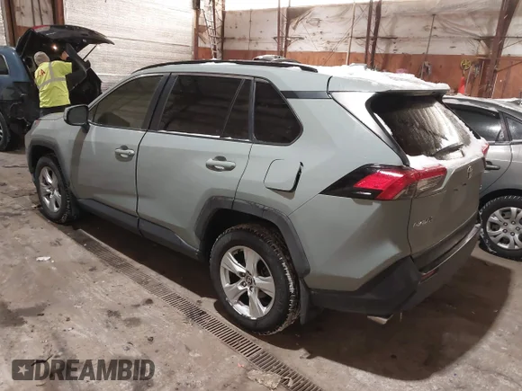 ✅ 2020 Toyota RAV4 XLE • VIN: JTMW1RFV6LJ020296 • Lot: 44253673. Wystawiony na IAAI z przebiegiem Nie podano. Bezpłatny archiwum sprzedaży aukcyjnych z USA i szczegółowy raport historii pojazdu na DreamBid. Zdjęcie 3.