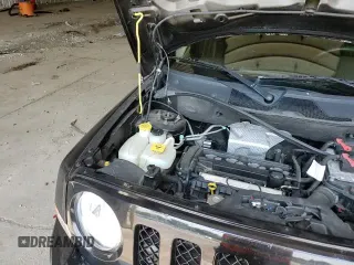 ✅ 2017 Jeep Patriot Latitude • VIN: 1C4NJPFA8HD190033 • Lot: 67902165. Listed on Copart with 93,683 mi. Free auction sales archive from the USA and detailed vehicle history report at DreamBid. Image 14.