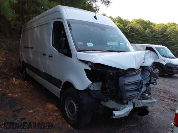 ✅ 2022 Mercedes-Benz Sprinter Cargo • VIN: W1Y40CHY7NT096126 • Lot: 41547770. Listed on IAAI with 6,293 mi. Free auction sales archive from the USA and detailed vehicle history report at DreamBid. Image 1.