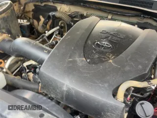 ✅ 2019 Toyota Tacoma SR5 • VIN: 5TFSZ5AN2KX210292 • Lot: 70601225. Wystawiony na Copart z przebiegiem 54 502 mil. Bezpłatny archiwum sprzedaży aukcyjnych z USA i szczegółowy raport historii pojazdu na DreamBid. Zdjęcie 11.