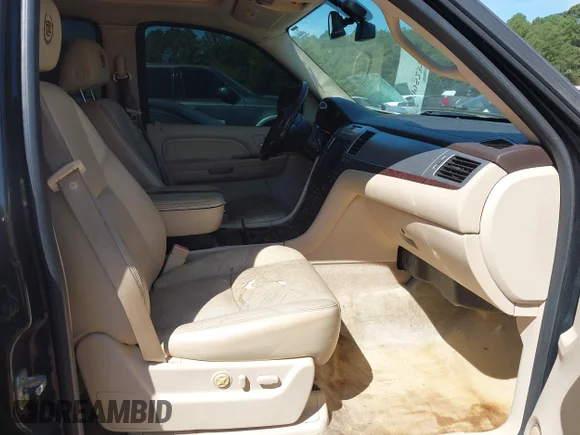✅ 2008 Cadillac Escalade • VIN: 1GYFK638X8R160834 • Лот: 43095237. Опубликован ранее на IAAI с пробегом Не указан. Бесплатный доступ к архиву аукционных продаж из США и подробный отчёт об истории автомобиля на DreamBid. Изображение 5.