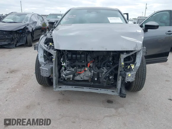 ✅ 2023 Toyota Crown XLE • VIN: JTDAAAAF7P3013833 • Lot: 41990252. Wystawiony na IAAI z przebiegiem 17 665 mil. Bezpłatny archiwum sprzedaży aukcyjnych z USA i szczegółowy raport historii pojazdu na DreamBid. Zdjęcie 6.