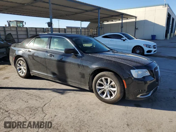 ✅ 2015 Chrysler 300 Limited • VIN: 2C3CCAAG8FH904192 • Лот: 77214644. Опубліковано раніше на Copart з пробігом 269 668 миль. Безкоштовний доступ до архіву аукціонних продажів зі США та докладний звіт про історію автомобіля на DreamBid. Зображення 4.