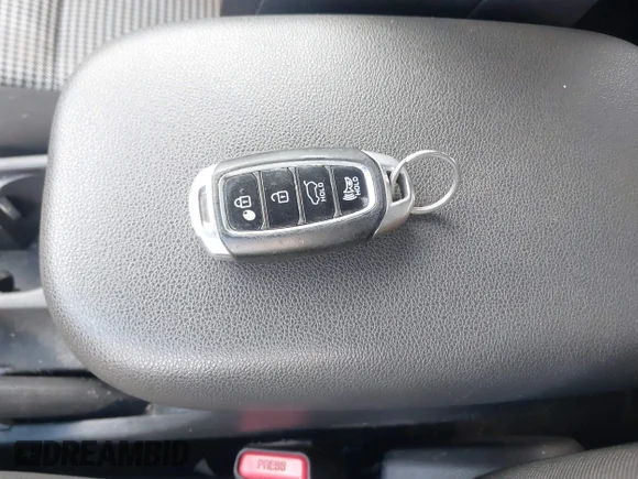 ✅ 2019 Hyundai Kona SEL • VIN: KM8K6CAA1KU257238 • Lot: 44382404. Wystawiony na IAAI z przebiegiem 196 482 mil. Bezpłatny archiwum sprzedaży aukcyjnych z USA i szczegółowy raport historii pojazdu na DreamBid. Zdjęcie 11.