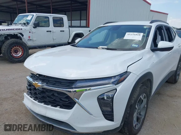 ✅ 2025 Chevrolet Trax LT • VIN: KL77LHEP7SC207073 • Lot: 45231818. Wystawiony na IAAI z przebiegiem 43 908 mil. Bezpłatny archiwum sprzedaży aukcyjnych z USA i szczegółowy raport historii pojazdu na DreamBid. Zdjęcie 2.