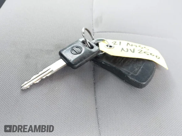 ✅ 2021 Nissan NV Cargo SV • VIN: 1N6AF0LY1MN810151 • Lot: 44191940. Wystawiony na IAAI z przebiegiem 101 752 mil. Bezpłatny archiwum sprzedaży aukcyjnych z USA i szczegółowy raport historii pojazdu na DreamBid. Zdjęcie 11.