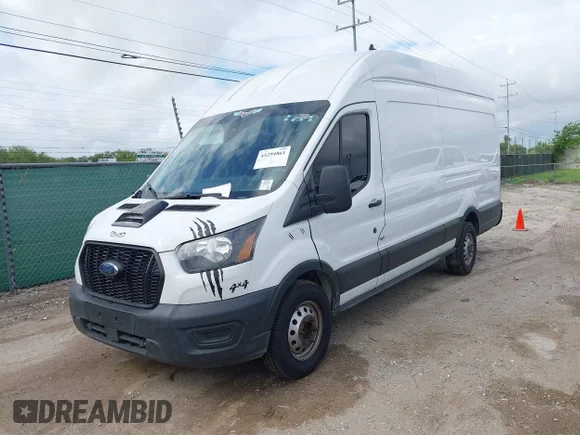 ✅ 2022 Ford Transit Cargo • VIN: 1FTBR3U84NKA64960 • Lot: 45294861. Wystawiony na IAAI z przebiegiem 256 144 mil. Bezpłatny archiwum sprzedaży aukcyjnych z USA i szczegółowy raport historii pojazdu na DreamBid. Zdjęcie 2.