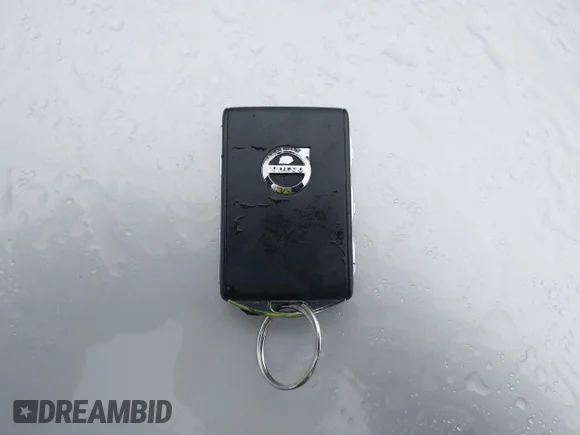 ✅ 2022 Volvo C40 Ultimate • VIN: YV4ED3GB4N2006766 • Lot: 43856586. Wystawiony na IAAI z przebiegiem 18 117 mil. Bezpłatny archiwum sprzedaży aukcyjnych z USA i szczegółowy raport historii pojazdu na DreamBid. Zdjęcie 11.